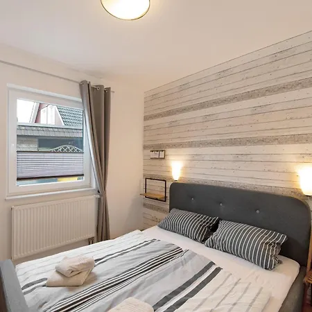 Poolhaus Am Leuchtturm بيت للعطل