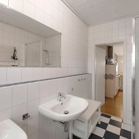 Poolhaus Am Leuchtturm بيت للعطل *